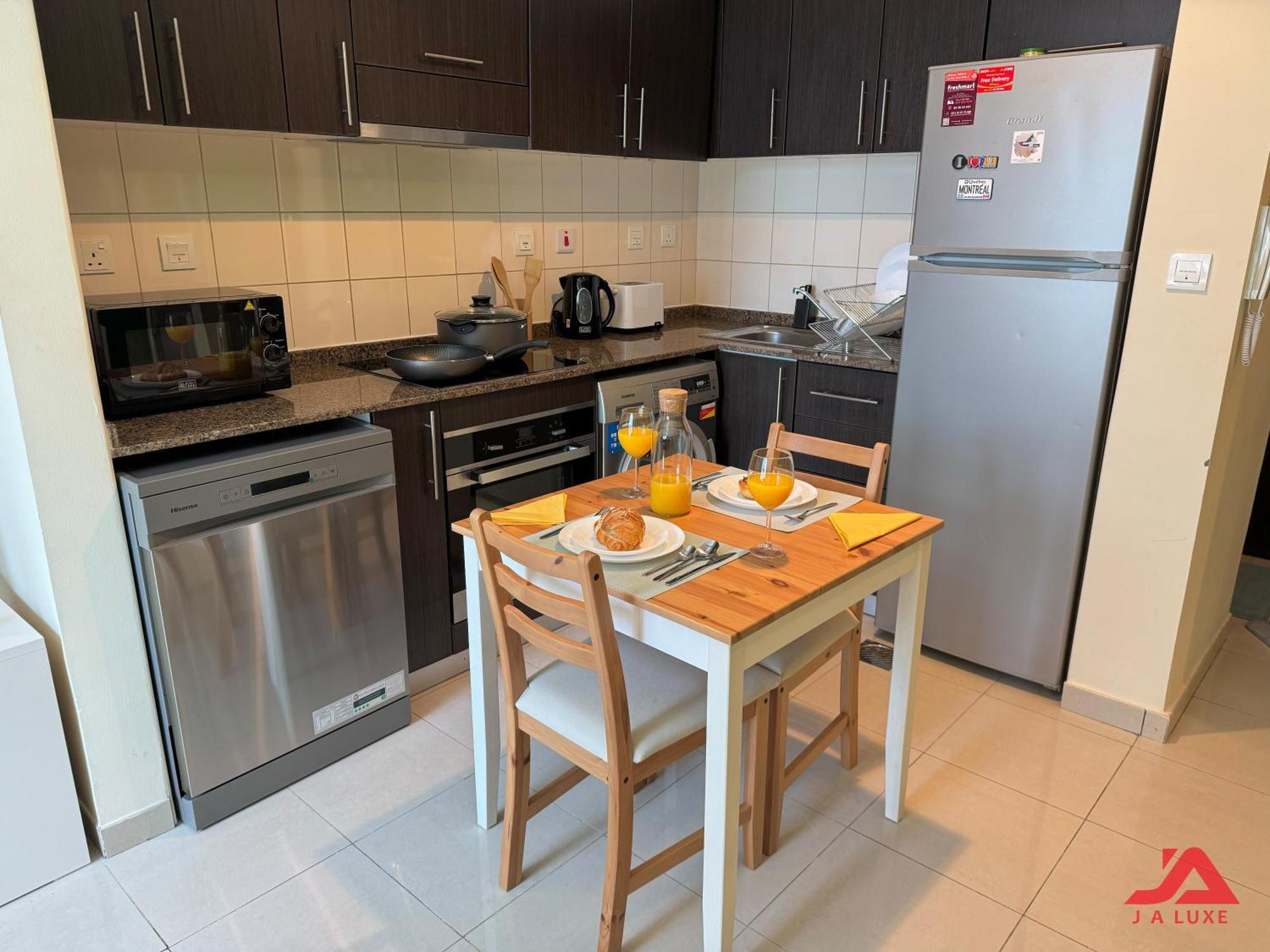 Apartment Elegant Marina & Sea View Studio In Bay Central Tower, Marina With Modern Gym & Pool, Steps To Jbr Beach & Metro